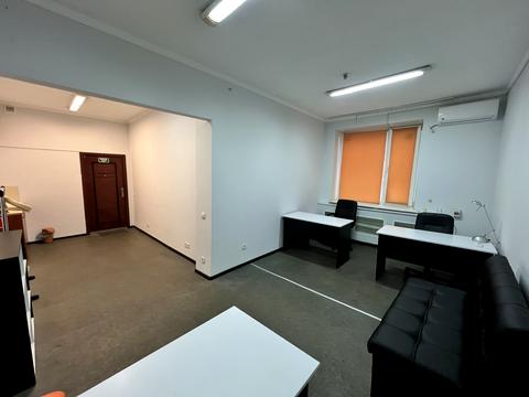 комерційна за адресою Подільська вул., 25