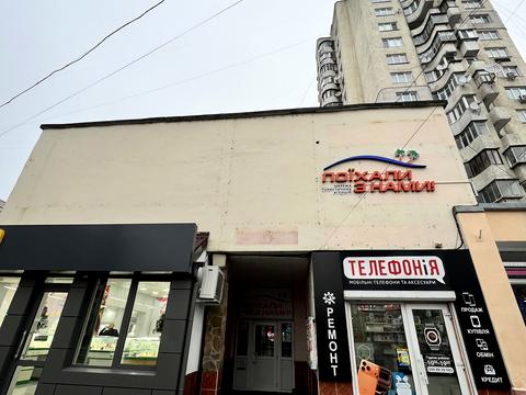 комерційна за адресою Подільська вул., 25