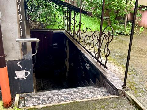 комерційна за адресою Тарнавського вул., 4