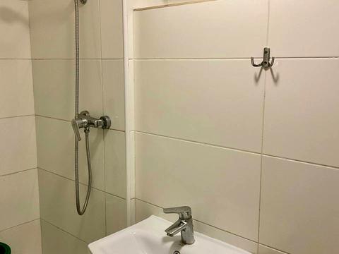 комерційна за адресою Тарнавського вул., 4