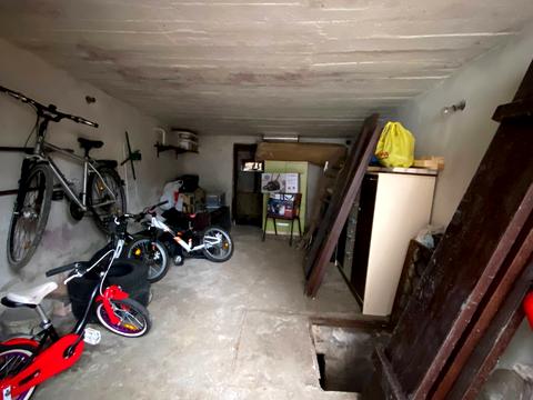 паркомісце за адресою садова, 61