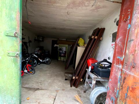 паркомісце за адресою садова, 61