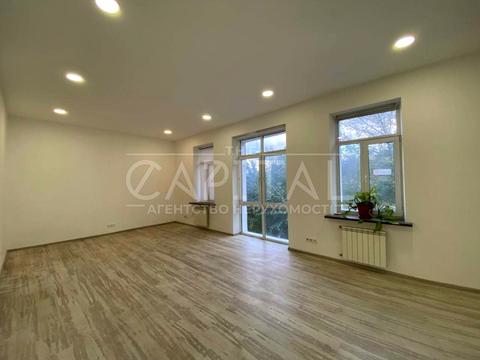 комерційна за адресою Редутна вул., 58