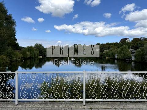 коммерческая по адресу Центральна, 1