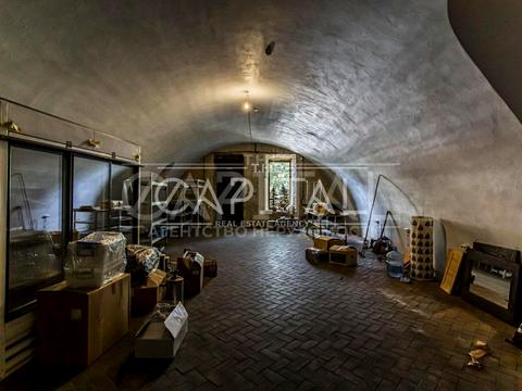 комерційна за адресою Євгена Коновальця вул. (Щорса), 44