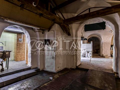 комерційна за адресою Євгена Коновальця вул. (Щорса), 44