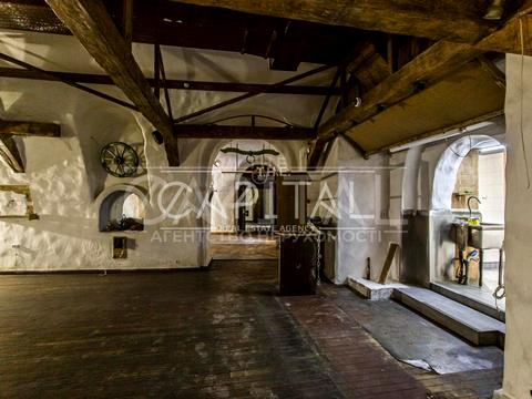 комерційна за адресою Євгена Коновальця вул. (Щорса), 44