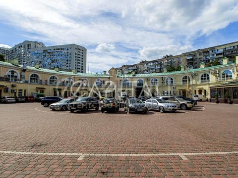 комерційна за адресою Євгена Коновальця вул. (Щорса), 44