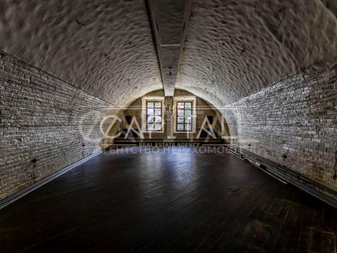 комерційна за адресою Євгена Коновальця вул. (Щорса), 44