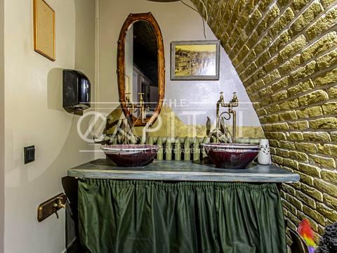 комерційна за адресою Євгена Коновальця вул. (Щорса), 44