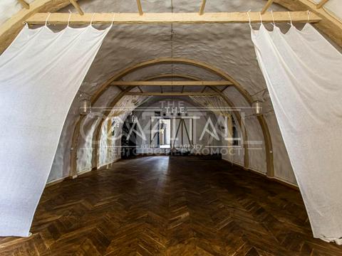 комерційна за адресою Євгена Коновальця вул. (Щорса), 44