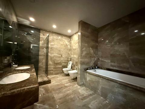 комерційна за адресою Бернардацці вул. (Красних Зір), 2а к2