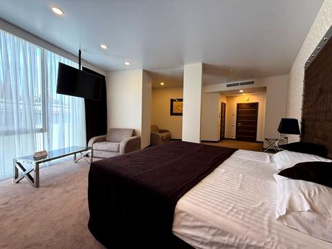 комерційна за адресою Бернардацці вул. (Красних Зір), 2а к2