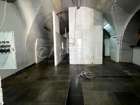 комерційна за адресою Євгена Коновальця вул. (Щорса), 44