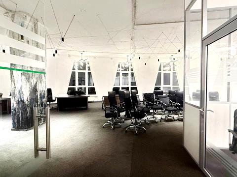 комерційна за адресою Кловський узвіз (Кловський), 7a