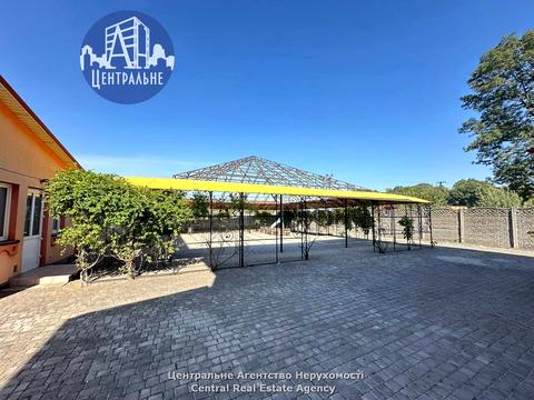 комерційна за адресою Центральна, 5Б