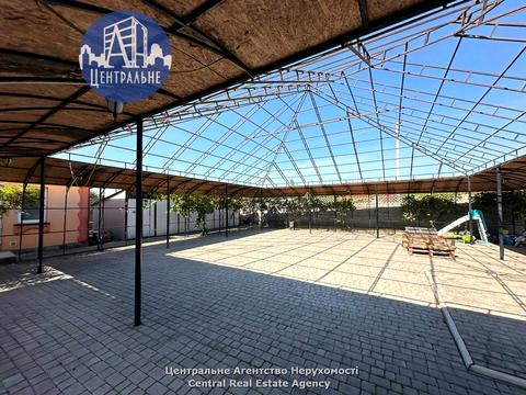 комерційна за адресою Центральна, 5Б