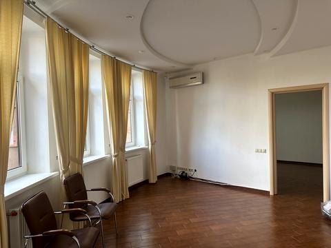 комерційна за адресою Лесі Українки бульв., 23-А