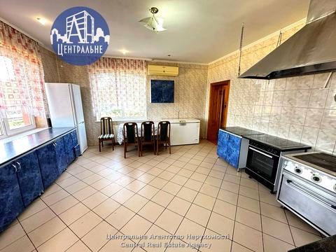 комерційна за адресою Центральна, 5Б