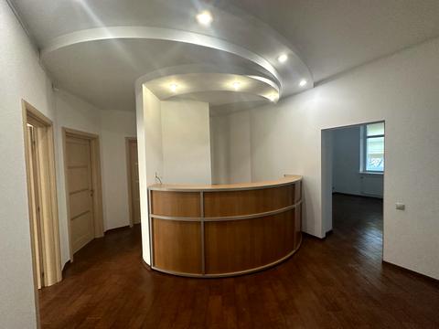 комерційна за адресою Лесі Українки бульв., 23-А