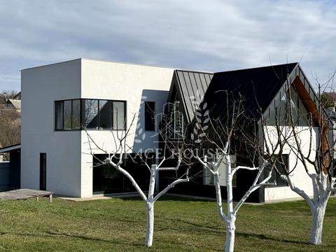 будинок за адресою жовтнева