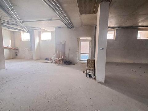 комерційна за адресою Сніжна вул., 52а