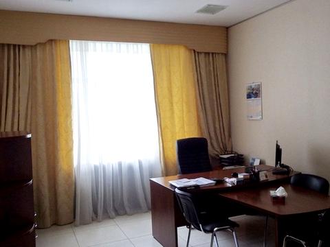 комерційна за адресою Інститутська вул., 17/5