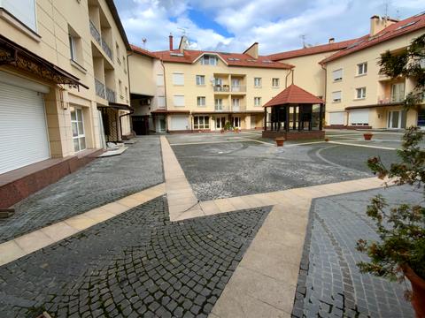 комерційна за адресою Юрія Іллєнка вул. (Мельникова), 12-А