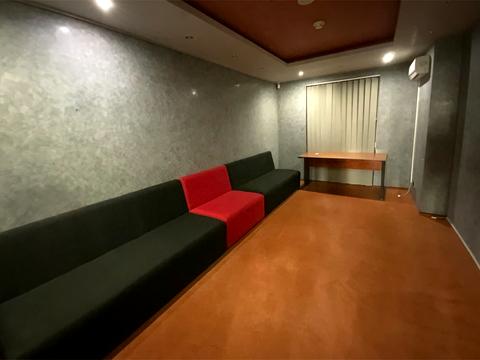 комерційна за адресою Юрія Іллєнка вул. (Мельникова), 12-А