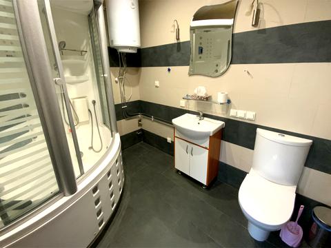 комерційна за адресою Юрія Іллєнка вул. (Мельникова), 12-А