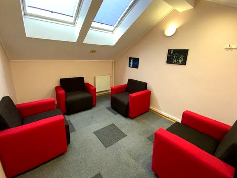 комерційна за адресою Юрія Іллєнка вул. (Мельникова), 12-А