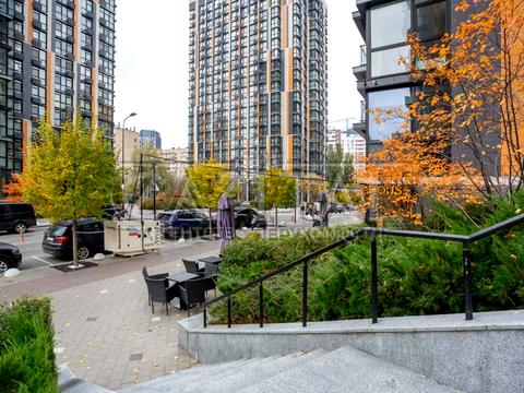 комерційна за адресою Предславинська вул., 42