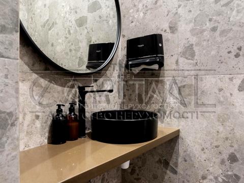 комерційна за адресою Предславинська вул., 42