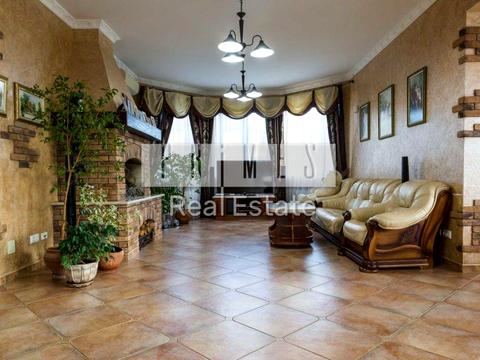 будинок за адресою Спортивна вул.