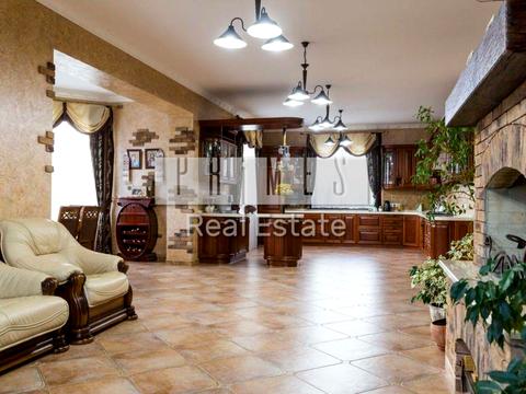 будинок за адресою Спортивна вул.