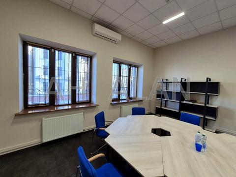 комерційна за адресою Паторжинського вул., 14