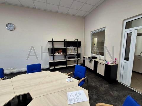 комерційна за адресою Паторжинського вул., 14