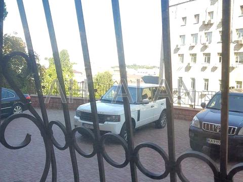 комерційна за адресою Паторжинського вул., 14