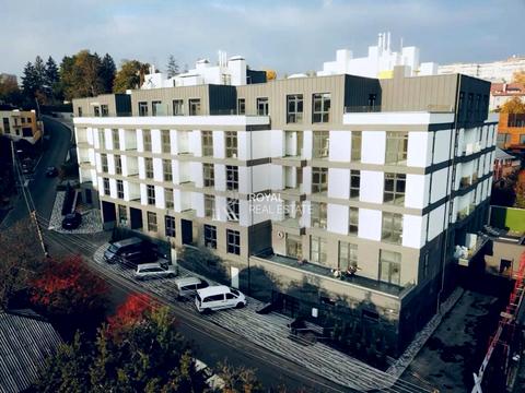 комерційна за адресою Університетська вул., 3