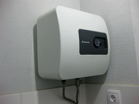 комерційна за адресою Слави бульв., 9