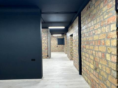 комерційна за адресою Різницька вул., 11