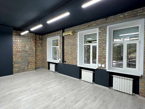 комерційна за адресою Різницька вул., 11