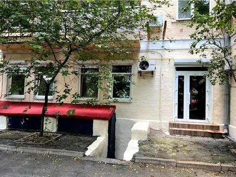 комерційна за адресою Різницька вул., 11