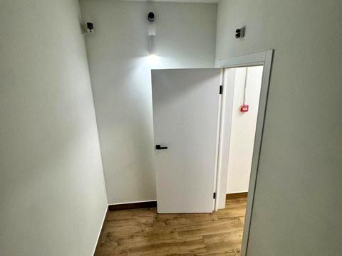 комерційна за адресою Київ, Дніпровська набережна вул., 18-А