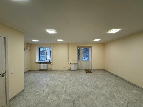 комерційна за адресою Білогородська вул., 25