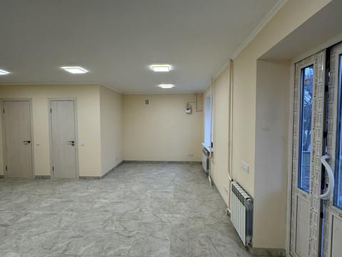 комерційна за адресою Білогородська вул., 25