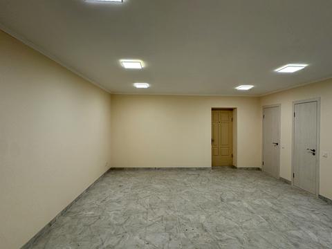 комерційна за адресою Білогородська вул., 25