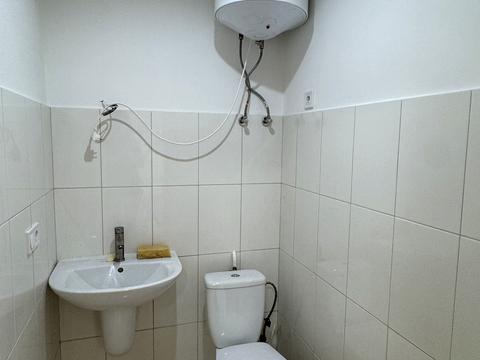 комерційна за адресою Білогородська вул., 25