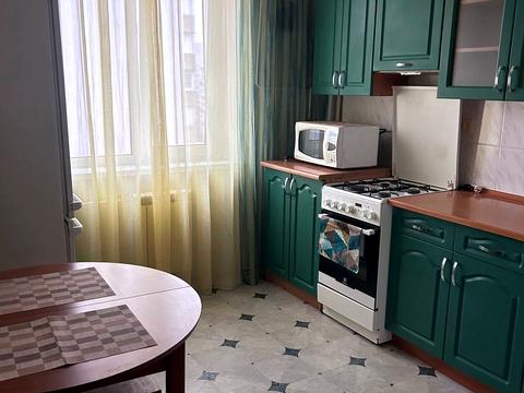 квартира за адресою Лариси Руденко вул., 7