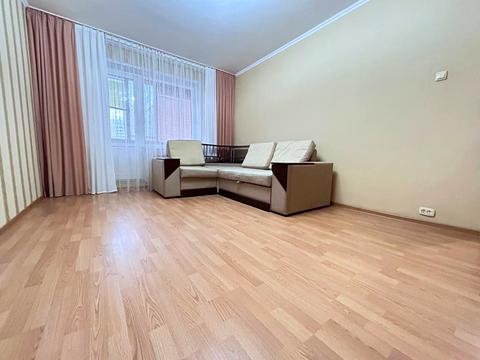 квартира за адресою Лариси Руденко вул., 7